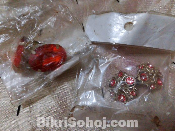 দেশী বিদেশী দুল‌ লকেট বালা